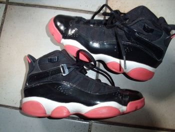 baskets JORDAN taille 36 . 5