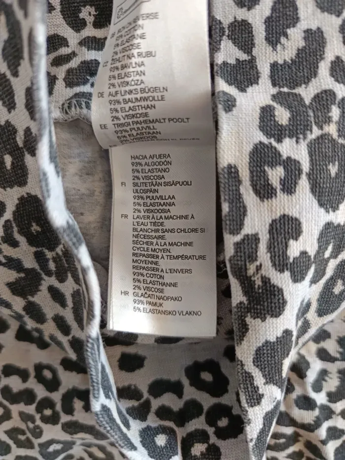Ensemble haut t-shirt manches longues blanc Kiabi et legging imprimé léopard H&M bébé fille 6 mois - photo numéro 8