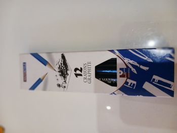 boite de 7 crayons graphite HB neuf Majuscule (boite ouverte)