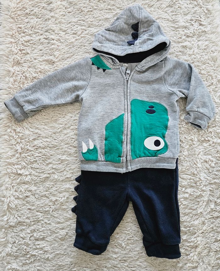 Tenue 6 mois crocodile En très bon état
Taille 68 cm
#Tousle6moisdEli