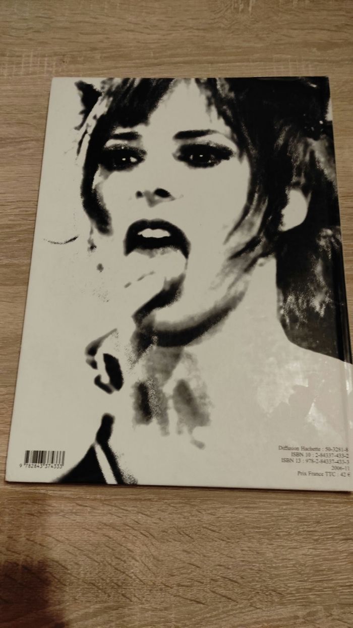 Mylène Farmer grand livre photos " avant que l'ombre à Bercy" - photo numéro 2