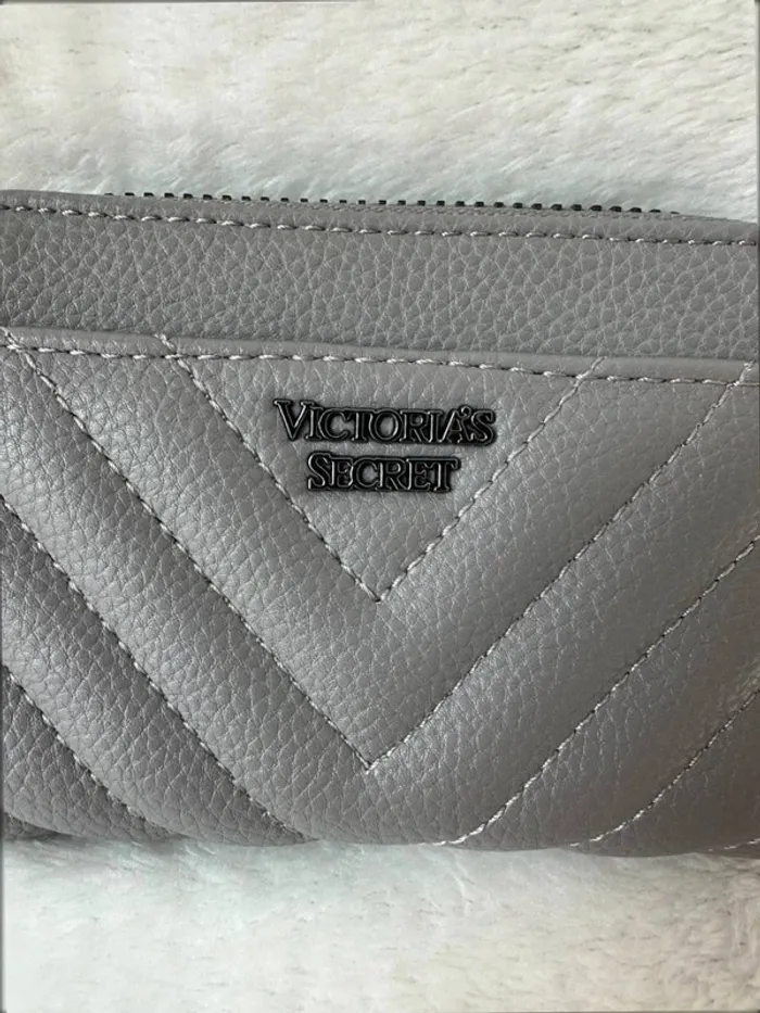 Porte-monnaie gris Victoria’s Secret neuf - photo numéro 3