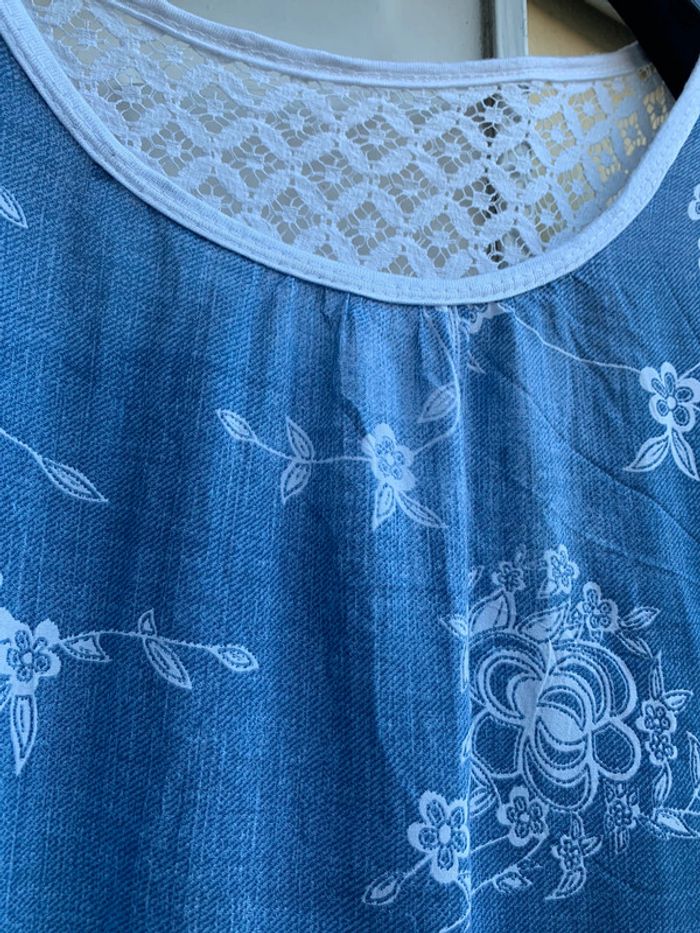 Tee-shirt bleu, jolie dentelle taille 42/44 - photo numéro 4