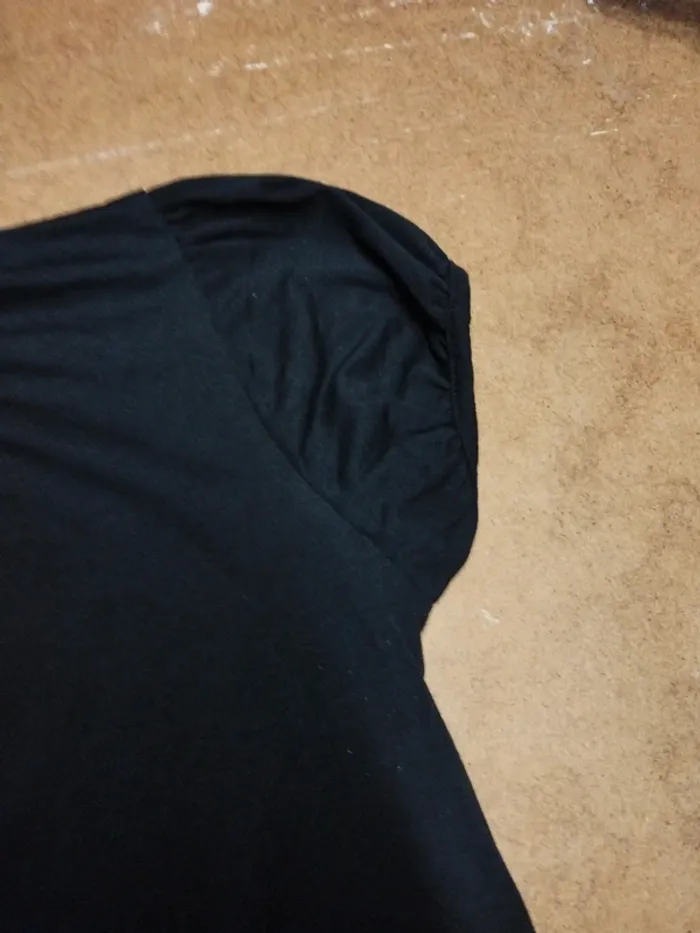 T-shirt noir avec petit col M - photo numéro 3