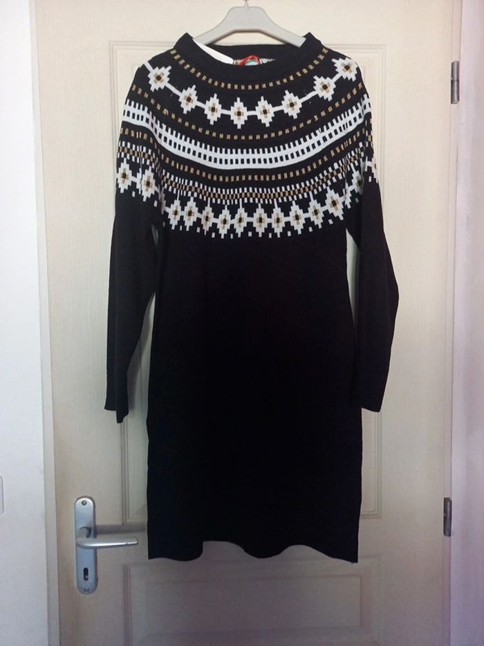 Robe pull motif neuve