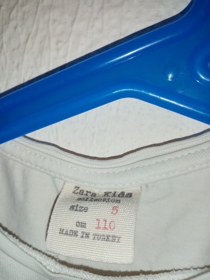 5 ans zara tee-shirts avec pommes en relief /Excellent état - photo numéro 6