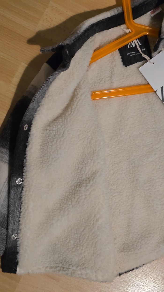 Neuve (non portée)🏷 💙😍🥰SUPERBE veste intérieur sherpa 4 ans garçon💙😍 - photo numéro 4