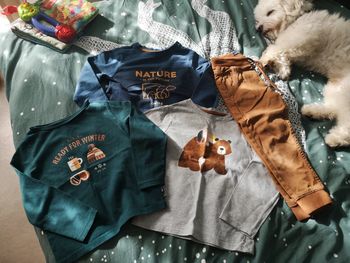 3 T shirts okaidi et pantalon