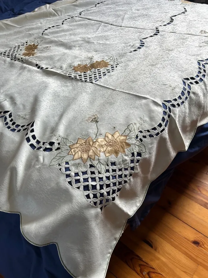 Nappe motifs ajouré et fleuris - photo numéro 3