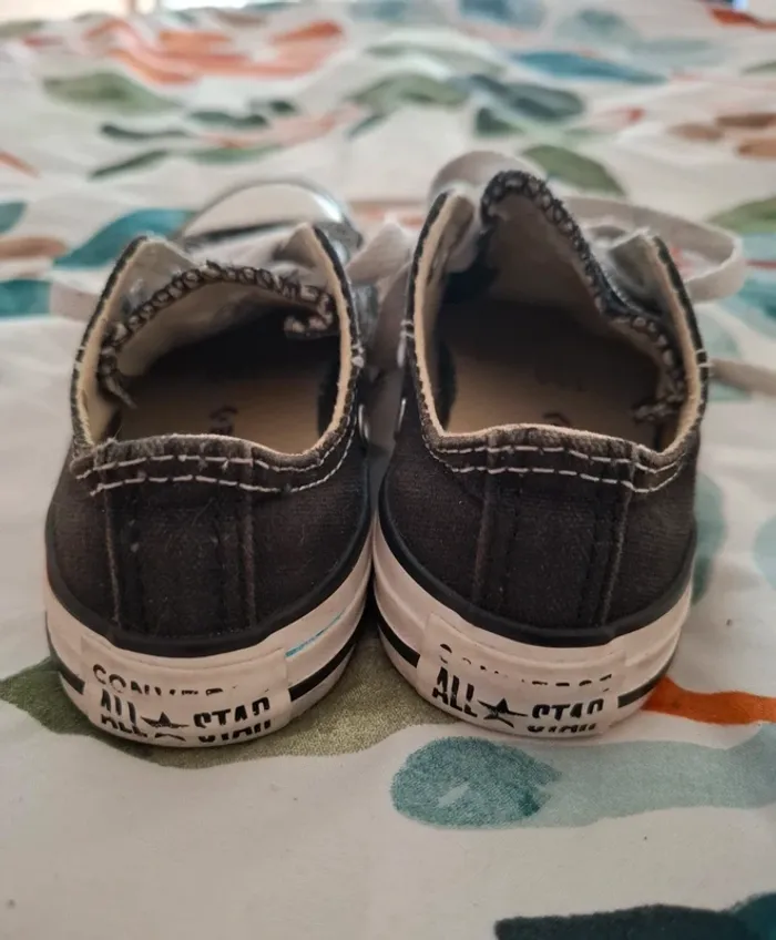 Converses noires p.28 🥨 - photo numéro 4