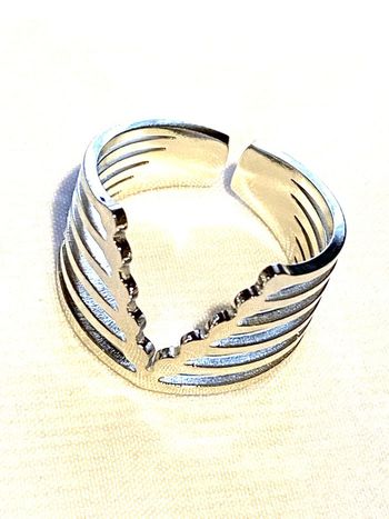 Bague Large Ouverte Multilignes Fines Trou Triangle V Façade Bijou Argenté Fantaisie Femmes