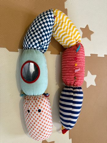 Chenille d’activité oxybul excellent état 