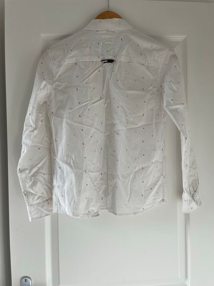Chemise blanche motifs