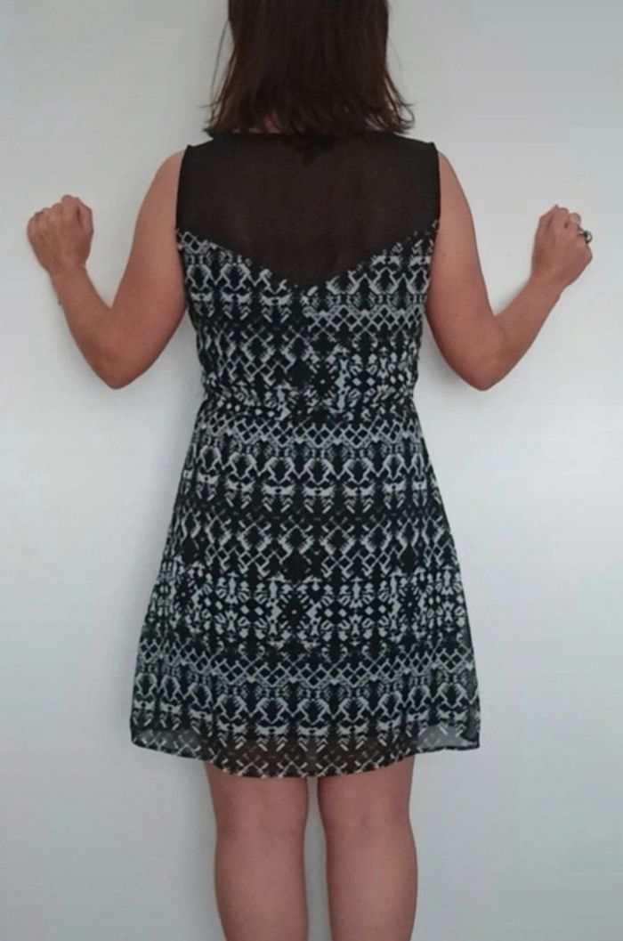 Robe décolleté zippé noire et blanche taille 36 - photo numéro 6