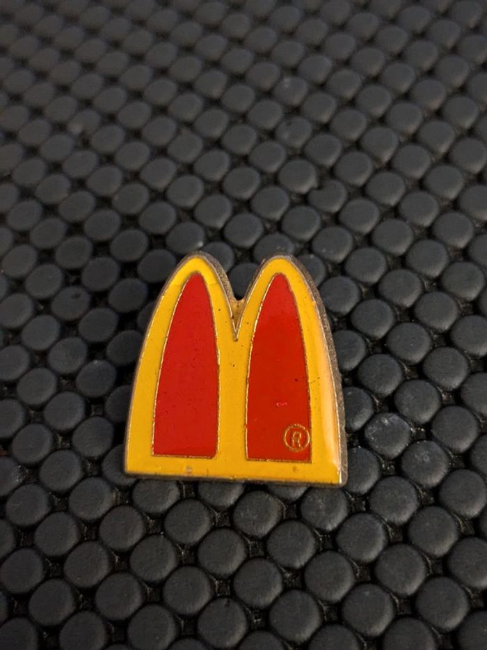 Pin's ancien logo McDonald's macdo