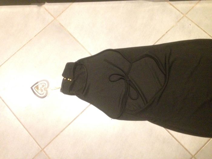 Robe mi-longue en crêpe à encolure montante noir dos nu - photo numéro 2
