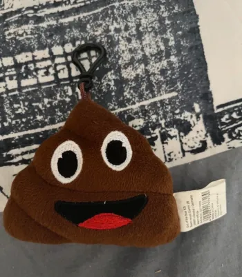 Porte-clés peluche sonore Emoji Monsieur Poop