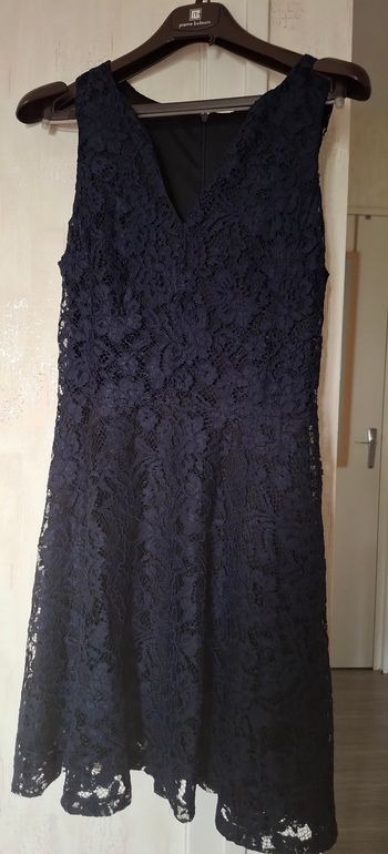 Robe dentelle bleue marine