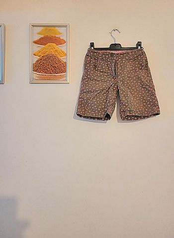 Short fille marron à fleurs roses taille 5-6 ans
