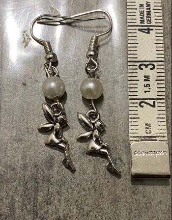 Boucles d’oreilles petite fée et perle nacrée 