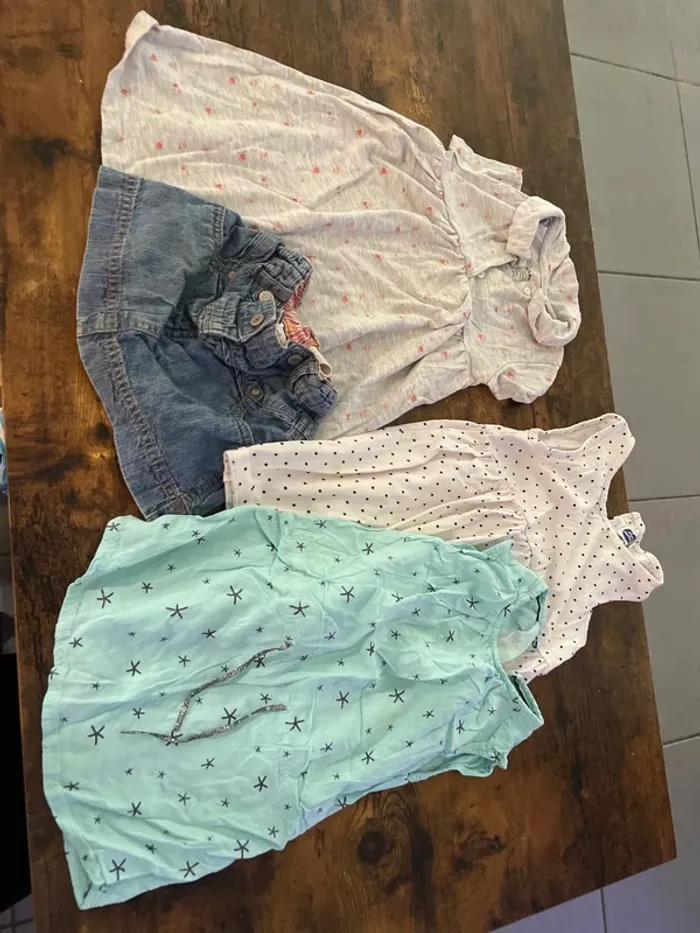 Lot de 4 robes / jupes fille 24 mois