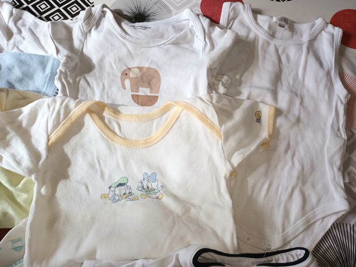 Lot 10 bodies manches courtes Taille 12 mois - photo numéro 4