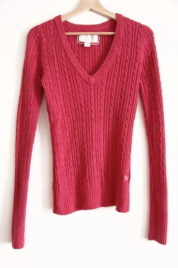 Jamais porté - Pull rose fushia chiné, style preppy American Eagle col V - taille M