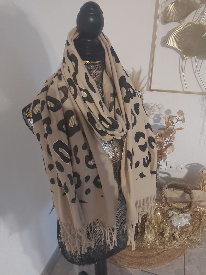 Echarpe léopard - photo numéro 3