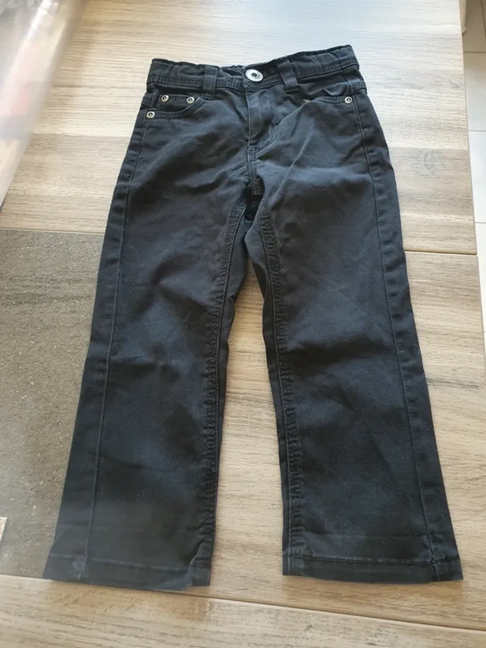 Jean noir taille 3 ans