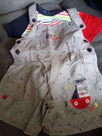 Ensemble salopette/t-shirt