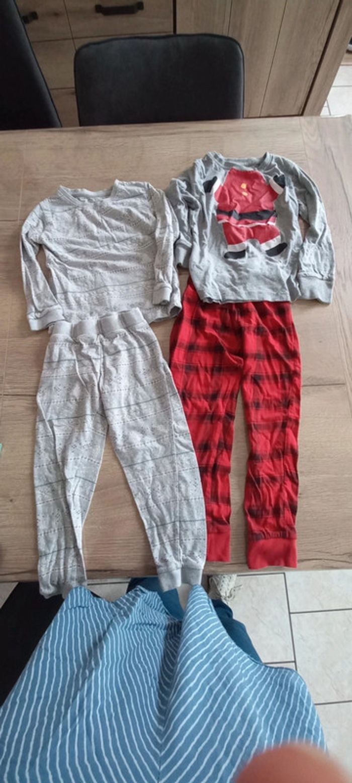 2 pyjamas 4-5ans