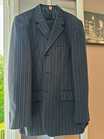 Costume urban Kiabi noir avec fines rayures