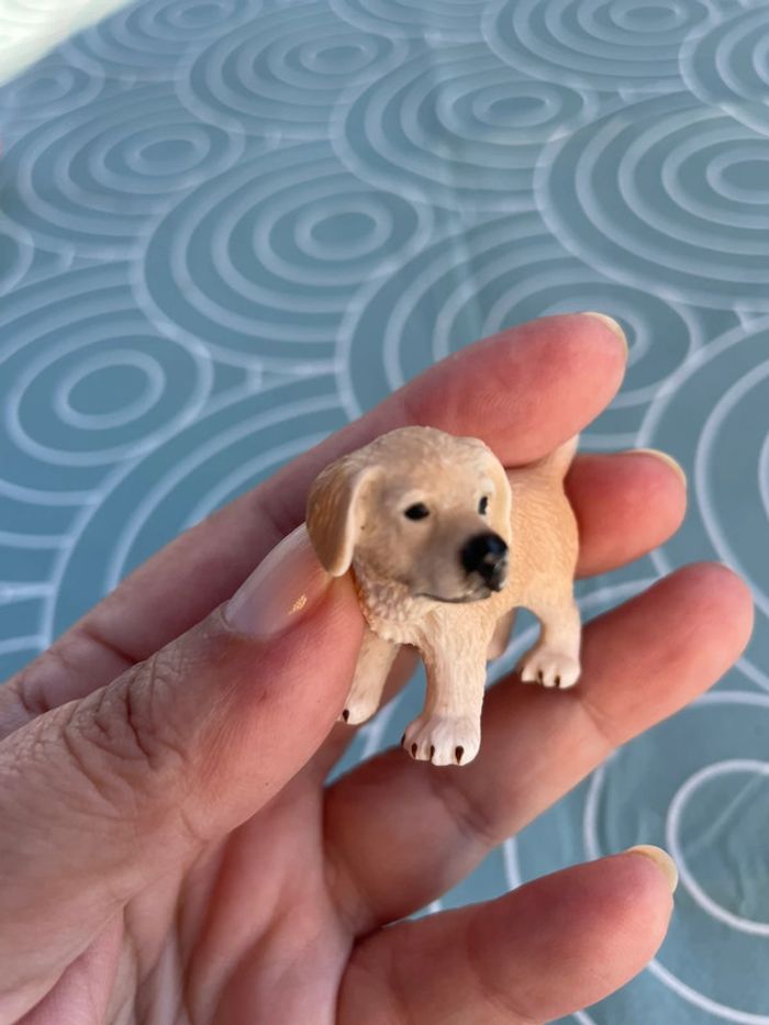 Figurine chiot labrador