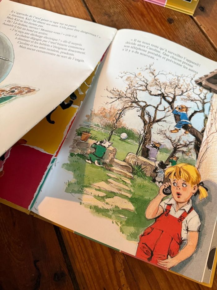 État moyen - Livre Caroline et les extraterrestres édition damiers bd album multicolore - photo numéro 4