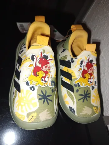 Basket adidas roi lion bébé taille 23,5 édition limité neuve