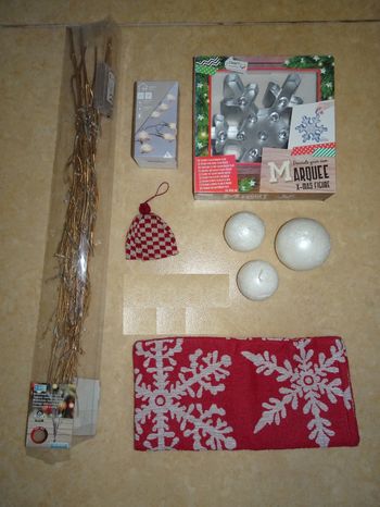 Gros lot de Noël: suspension, guirlande électrique, housse coussin, bougies, décoration lumineuse...