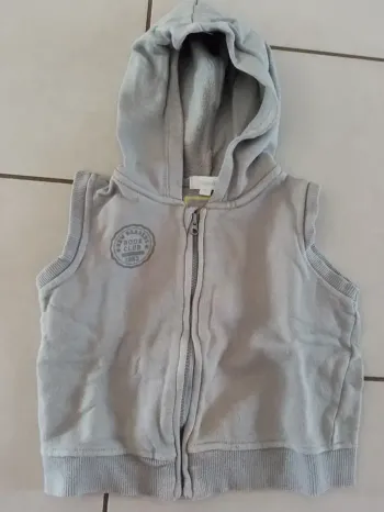 Veste à capuche sans manches