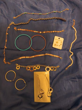 Lot de bijoux 