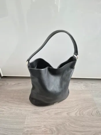sac à main seau noir en cuir Le Tanneur