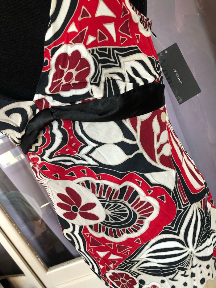 Robe neuve avec étiquette - photo numéro 2