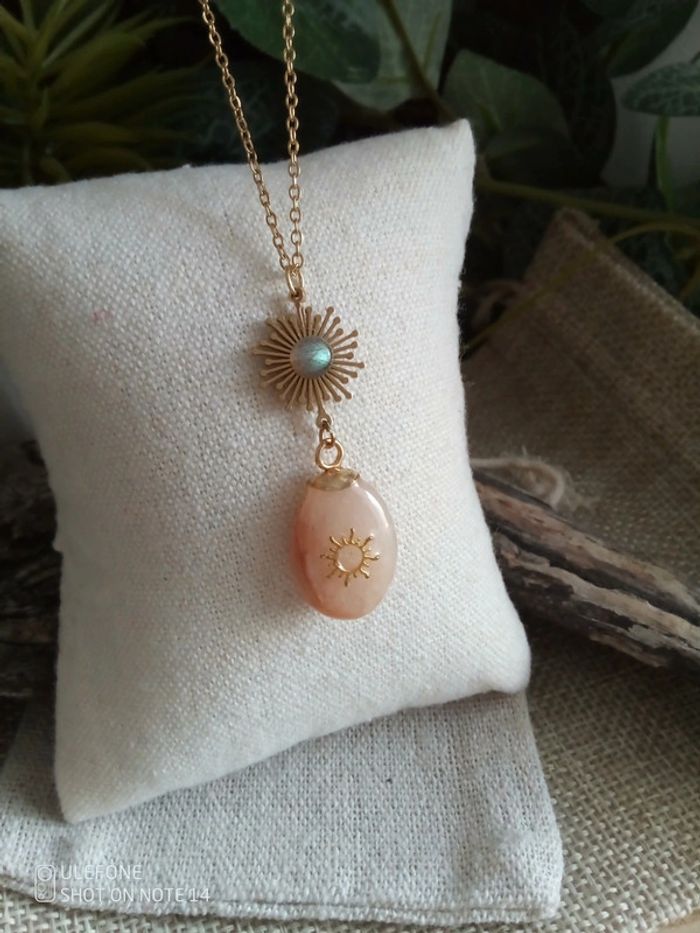 Collier soleil et pierres naturelles