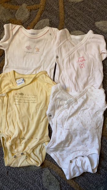 Lotdr 4 bodies fille 3 mois Petit bateau