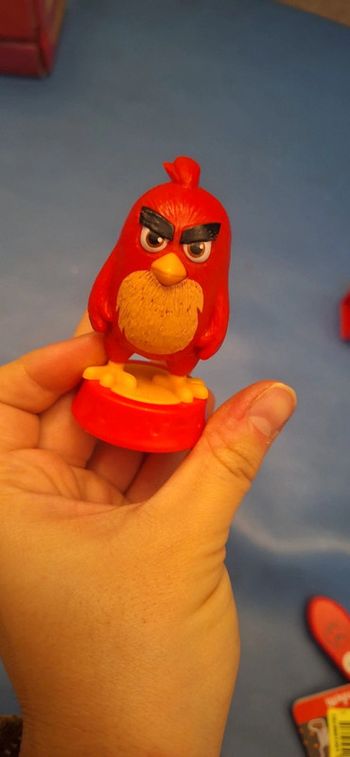Figurine angry bird red