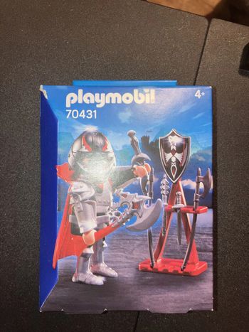 70431 - Le chevalier avec son râtelier d'armes