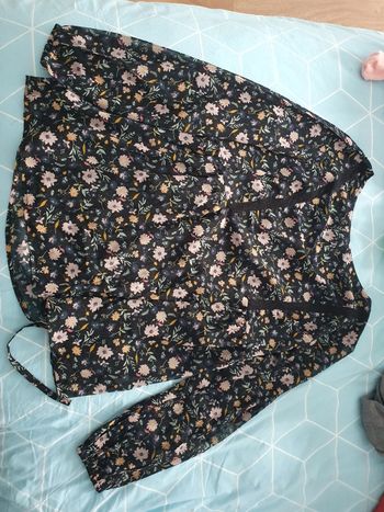 Chemise fleurie grossesse