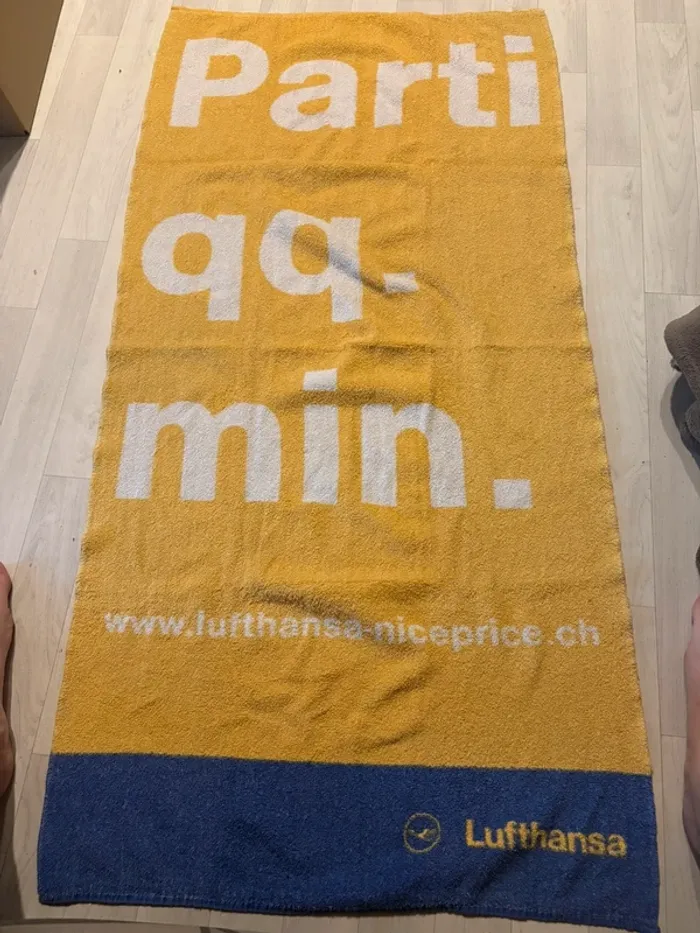 Serviette de plage jaune et bleu 60x130 cm éponge très bon état