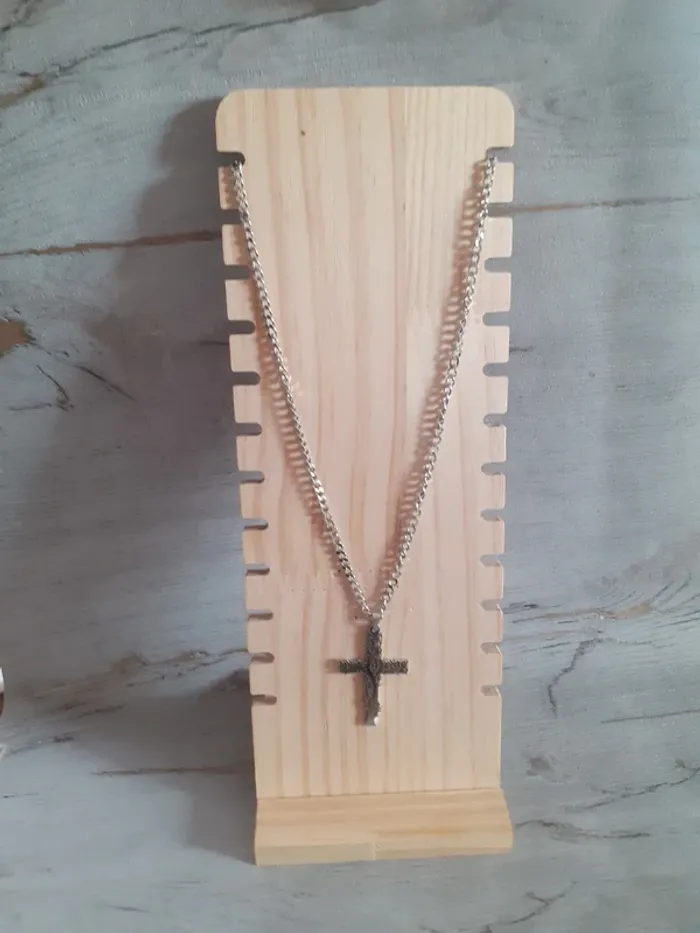 Collier croix argentée