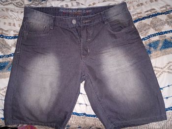 BermudaBermuda jean 
Excellent état 
Taille 48