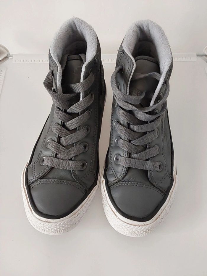 Basket converse garçon pointure 33 - photo numéro 2