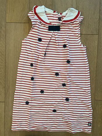 Robe rayé blanche et rouge 9 ans de sergent major état neuf sans étiquette